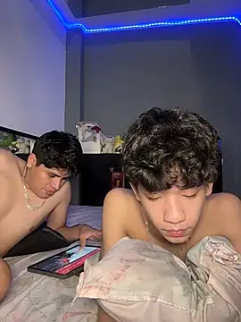 Snapshot of Kailertwink chatting on July 10, 2026, 11:27 pm Kailertwink online show from July 10, 2026, 11:27 pm