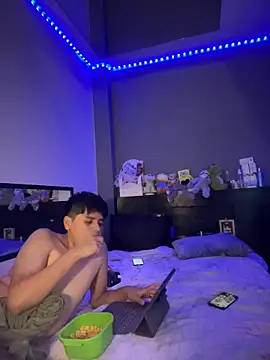 Snapshot of Kailertwink chatting on May 3, 2026, 10:02 pm Kailertwink online show from May 3, 2026, 10:02 pm