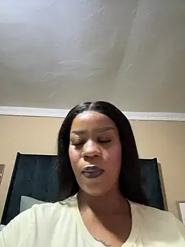 THICKBUNNYCHICKxxx online show from June 3, 2026, 8:13 pm