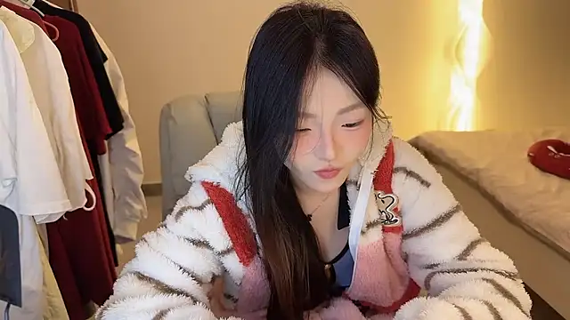 Robin-o3 online show from October 18, 2025, 4:42 pm