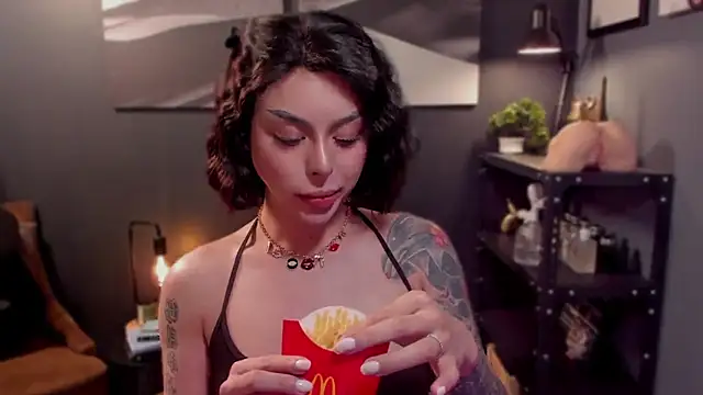 LUNACOCKSLAYER online show from October 5, 2025, 5:36 pm