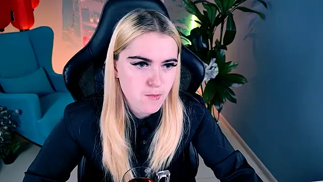 Stef Nicks online show from September 19, 2025, 5:22 am