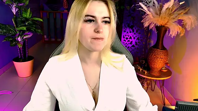 Snapshot of Stef_Nicks chatting on May 4, 2026, 9:12 am Stef Nicks online show from May 4, 2026, 9:12 am