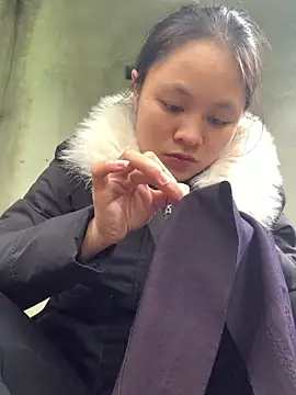 NhuFox online show from November 19, 2025, 2:33 am