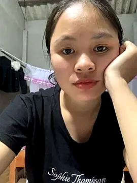 NhuFox online show from September 22, 2025, 11:44 pm