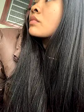 NhuFox online show from December 4, 2025, 8:57 am