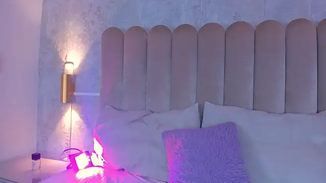 AliciaJerez1 online show from November 26, 2025, 8:53 pm