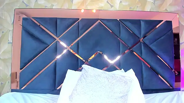 AliciaJerez1 online show from November 9, 2025, 4:44 pm