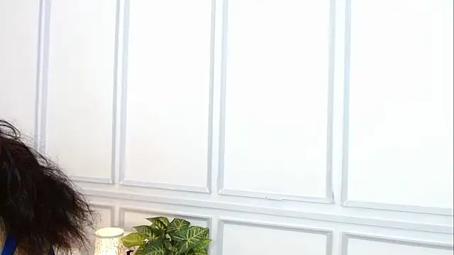 MiiaLane online show from November 17, 2025, 12:20 pm