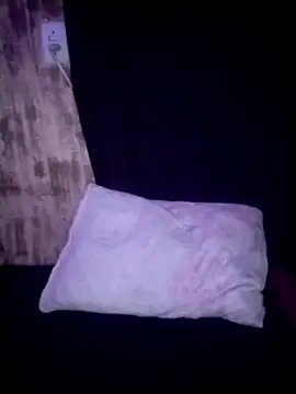 LunaMell online show from September 9, 2025, 3:43 pm