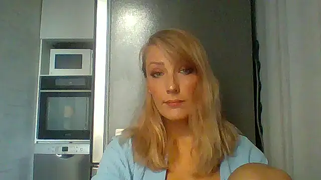 Vexxaa online show from October 1, 2025, 2:21 pm