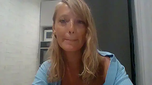 Vexxaa online show from October 6, 2025, 5:02 pm