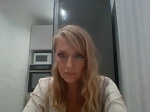 Vexxaa online show from November 12, 2025, 5:06 pm