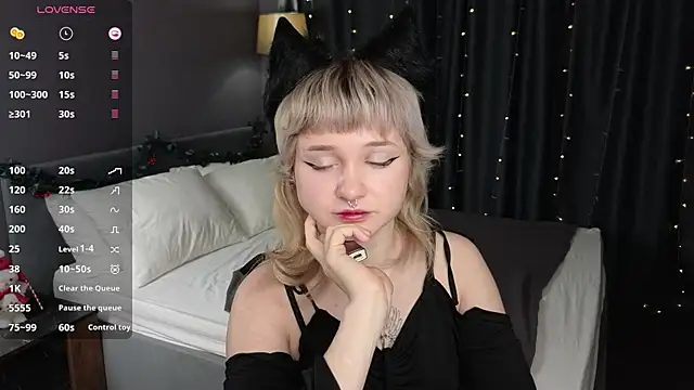 Tori Cutie online show from December 3, 2025, 12:44 am