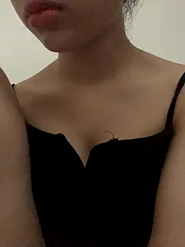 Nguyenha11 online show from October 6, 2025, 8:26 am