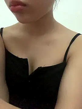 Nguyenha11 online show from September 28, 2025, 8:43 am