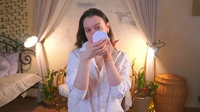 EvaDowe online show from February 24, 2026, 3:40 am