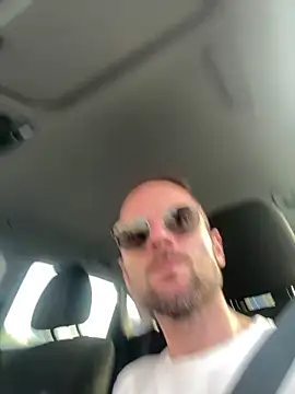 isimsizsikicii online show from October 6, 2025, 2:18 pm