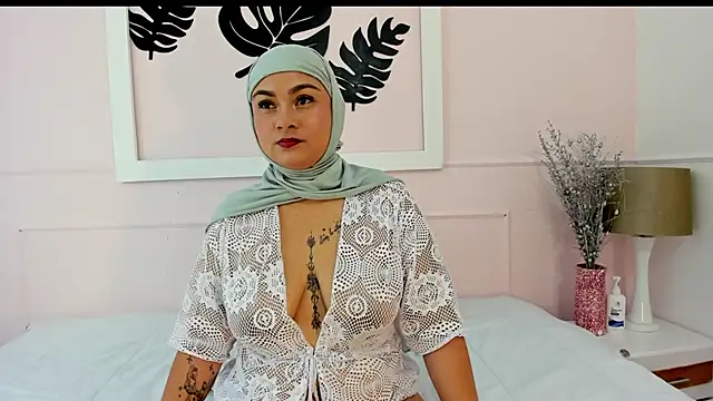 azaharaaa  online show from September 30, 2025, 11:27 am