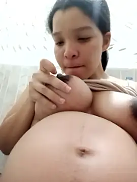 VictoriDior online show from November 28, 2025, 9:04 pm