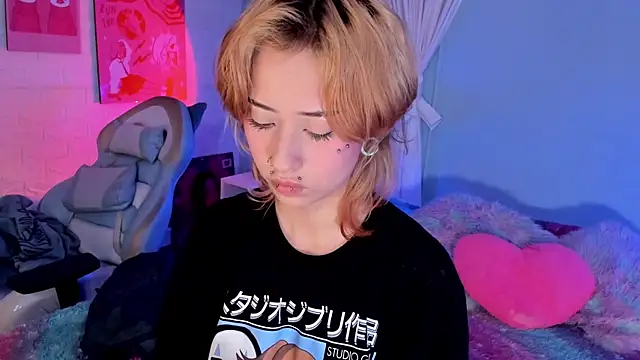 Hannahpage online show from October 14, 2025, 11:44 am