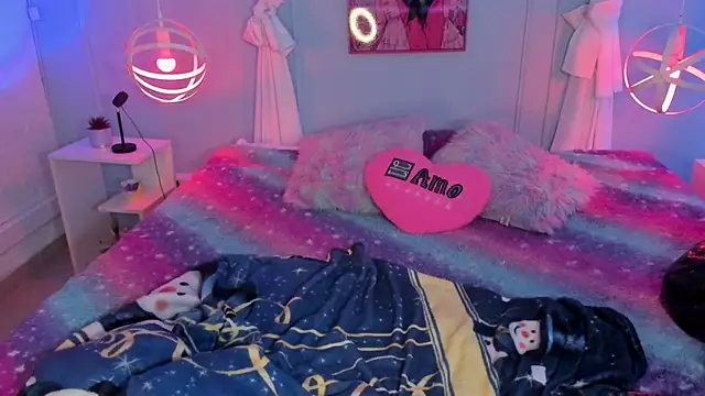 Hannahpage online show from September 26, 2025, 11:50 am