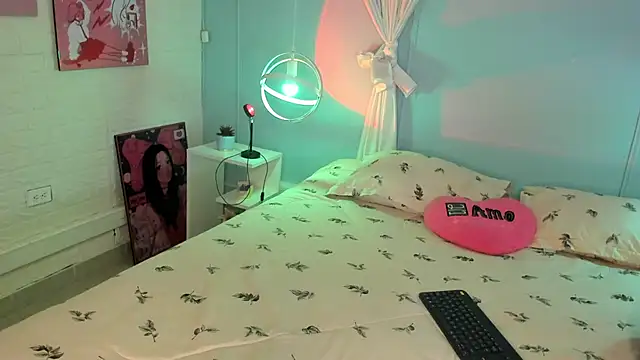 Hannahpage online show from October 28, 2025, 12:04 pm