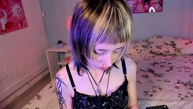 Hannahpage online show from December 5, 2025, 12:26 pm