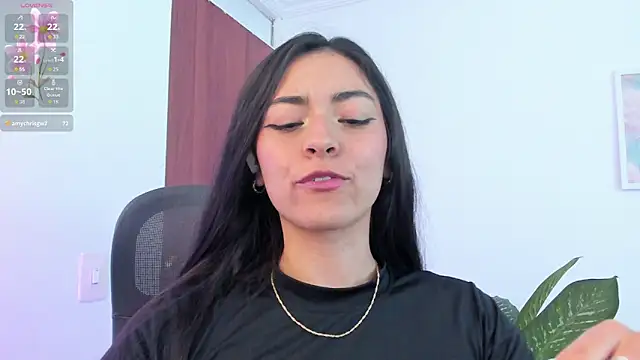 canelleGarces online show from March 25, 2026, 6:18 pm