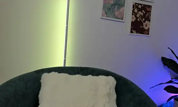 Snapshot of canelleGarces chatting on December 22, 2025, 2:22 am canelleGarces online show from December 22, 2025, 2:22 am