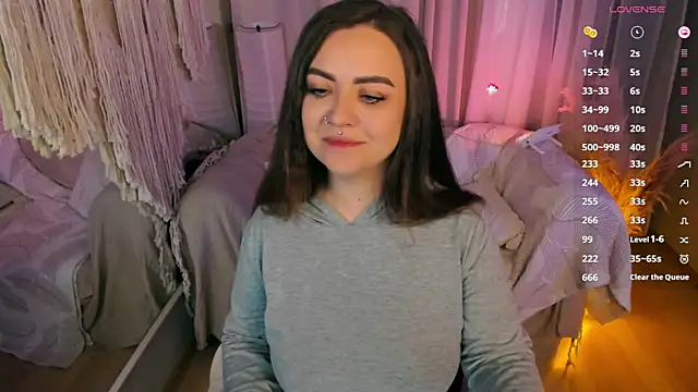 ashton heidii online show from September 28, 2025, 10:28 pm