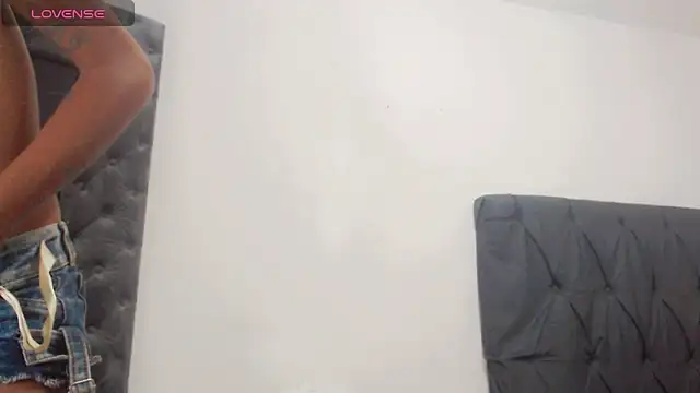 deborahotts online show from December 5, 2025, 3:43 pm