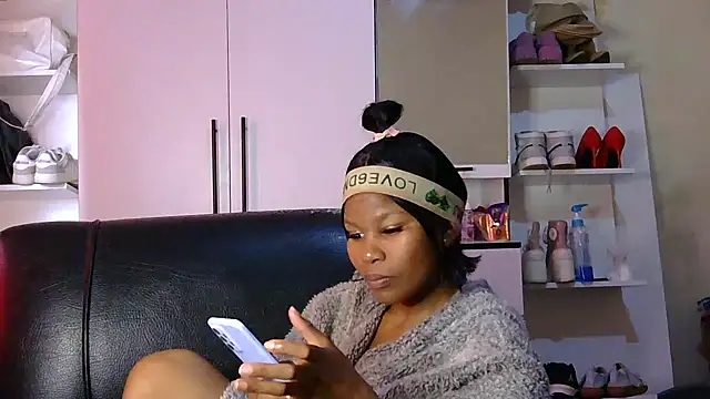 Seductive Yellow Titties online show from September 20, 2025, 10:42 am