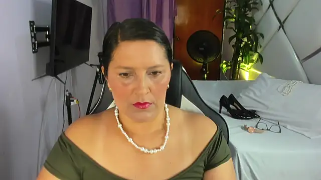 KikaDuque online show from November 24, 2025, 7:25 pm