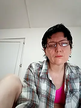 Vera Elle online show from November 12, 2025, 12:48 am