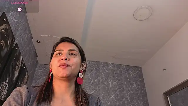 scarletbaker  online show from September 28, 2025, 10:00 am