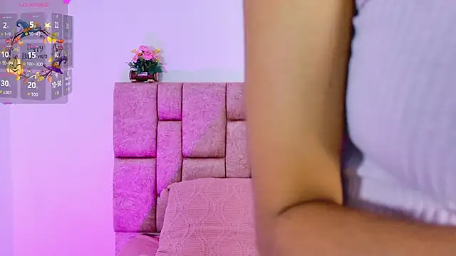 ScarlettLuxe online show from October 24, 2025, 12:48 pm