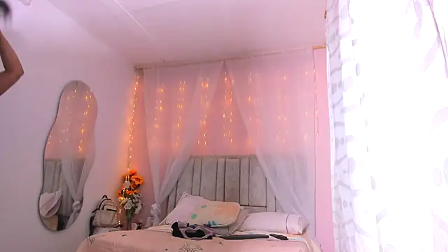 Rachellcooperrr online show from October 15, 2025, 8:55 am