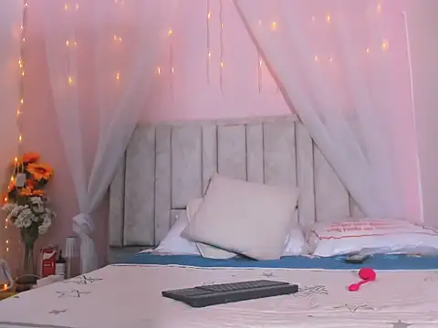 Rachellcooperrr online show from October 8, 2025, 8:49 am