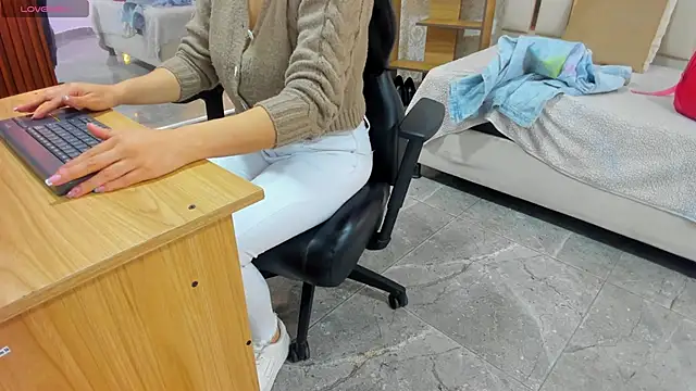 Snapshot of BLUE_TAY1 chatting on September 23, 2025, 11:39 am BLUE TAY1 online show from September 23, 2025, 11:39 am