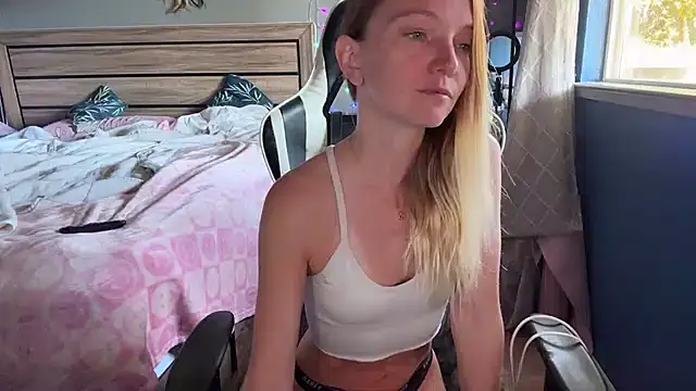 ajmiller25 online show from April 18, 2026, 5:26 pm