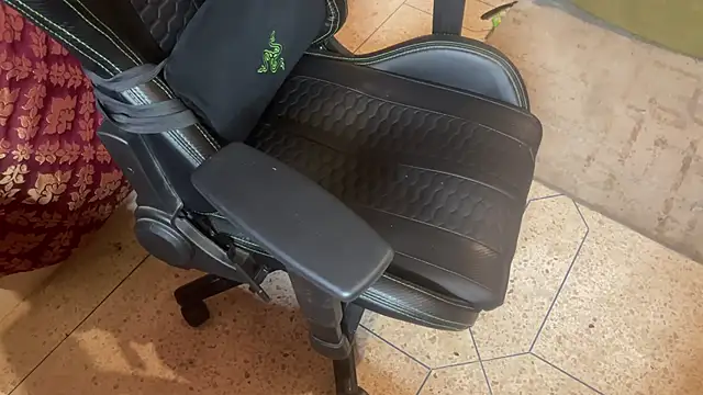 JUSTFORRICH online show from November 6, 2025, 2:37 am