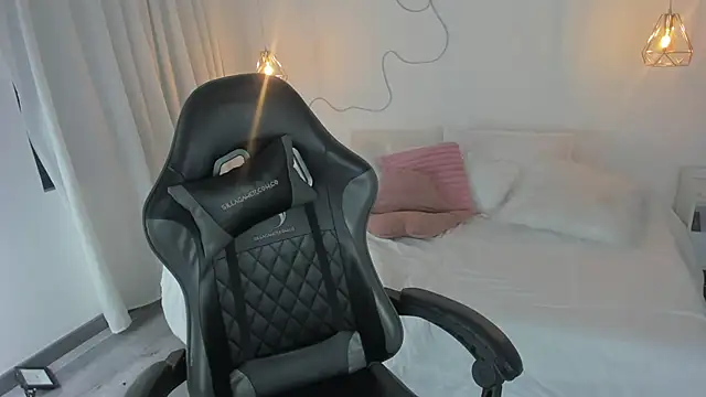 Noahcryptic online show from November 4, 2025, 6:28 am