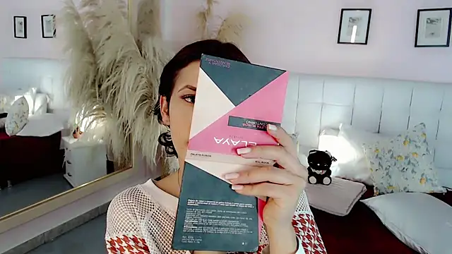 nathalialoes1 online show from December 2, 2025, 7:04 pm