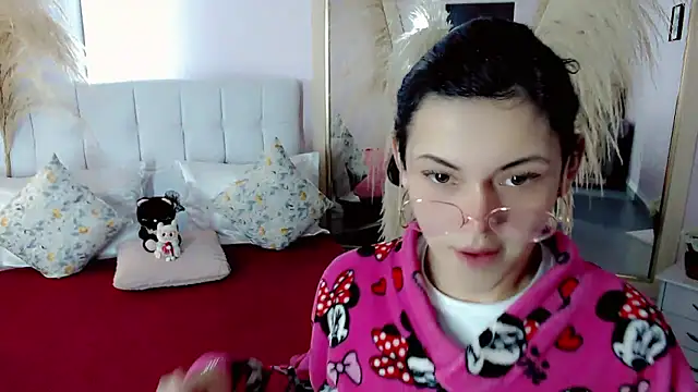 nathalialoes1 online show from January 12, 2026, 7:09 pm