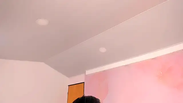 milk candy18 online show from October 4, 2025, 12:17 pm