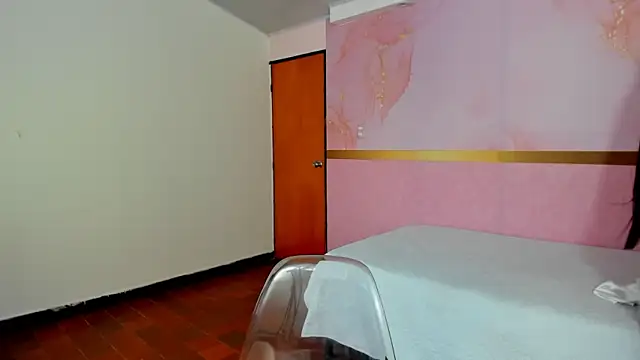 milk candy18 online show from September 19, 2025, 1:04 pm