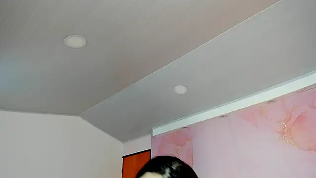 milk candy18 online show from September 26, 2025, 12:23 pm