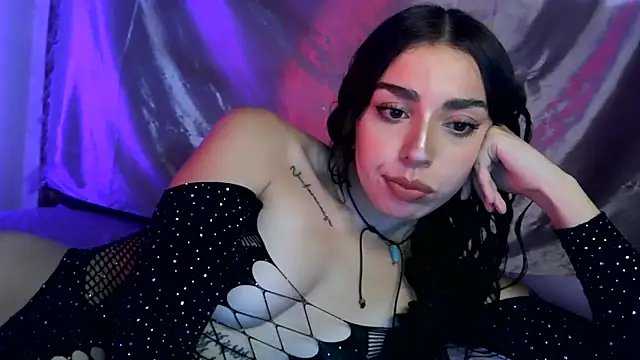 sweetbrunette22 online show from February 11, 2026, 5:02 pm