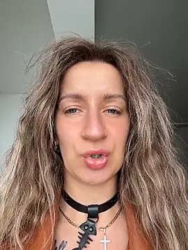 Snapshot of EvvaMur chatting on May 13, 2026, 1:56 am EvvaMur online show from May 13, 2026, 1:56 am